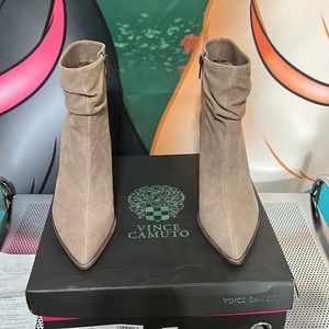 Brand New Vince Camuto size 8 suede beige heel boots